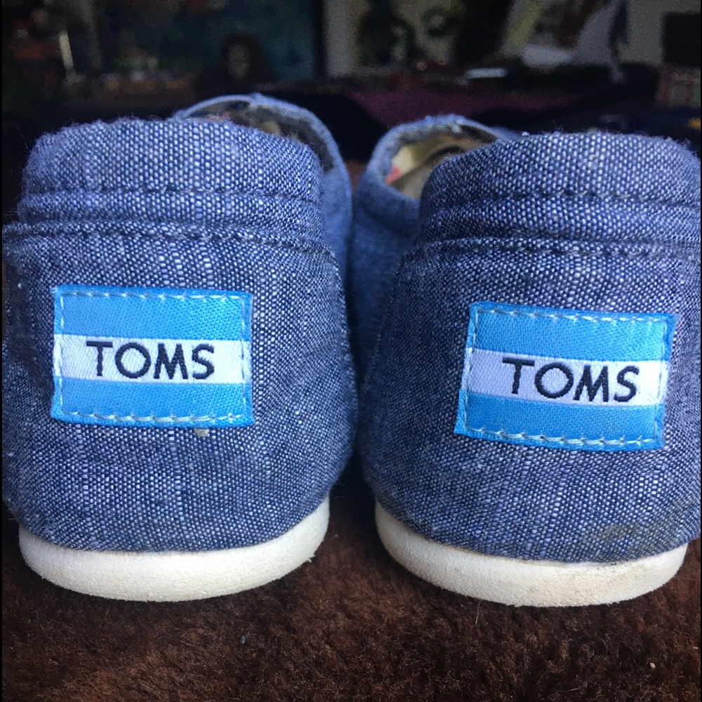 Toms - Picture 2 of 3